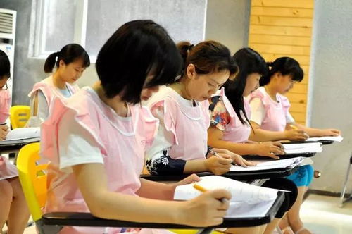 完勝 小白領 的 摸奶 職業 催乳師